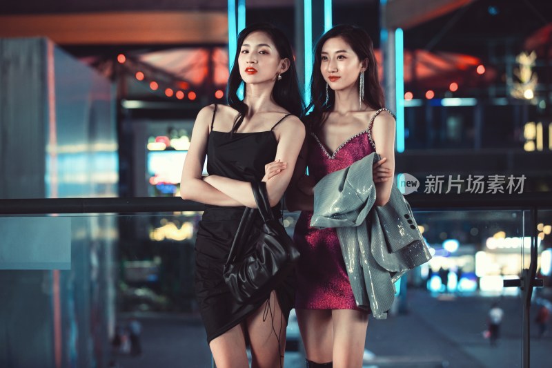 夜色中的时尚美女