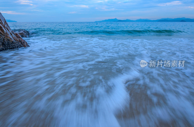 深圳盐田背仔角滨海公园海浪沙滩自然风光