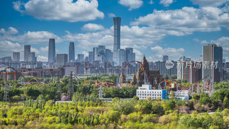 北京欢乐谷蓝天白云城市cbd建筑