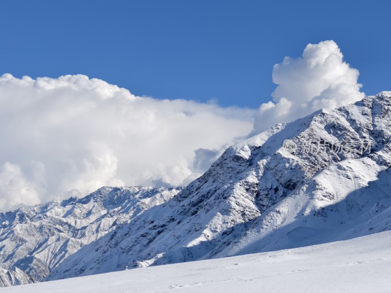 天山的雪景