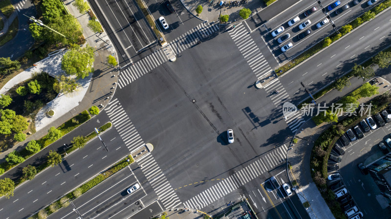 杭州滨江区滨康路车流道路