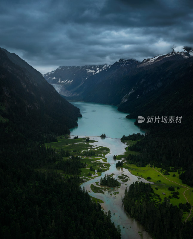 航拍西藏林芝新措风景