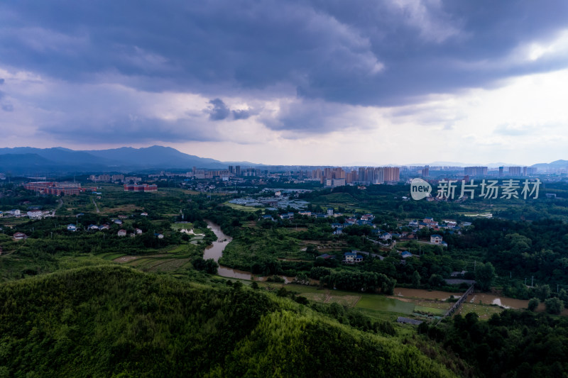 山川丘陵美丽乡村航拍摄影图