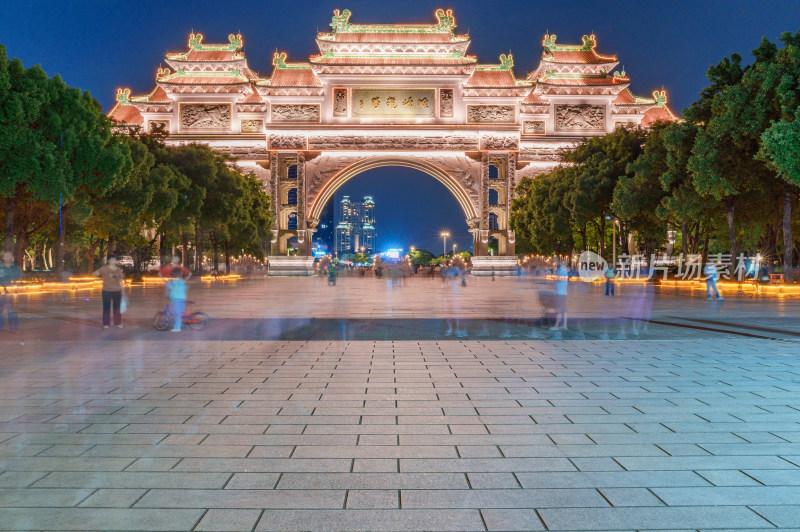 佛山顺峰山公园中华第一牌坊牌楼建筑夜景