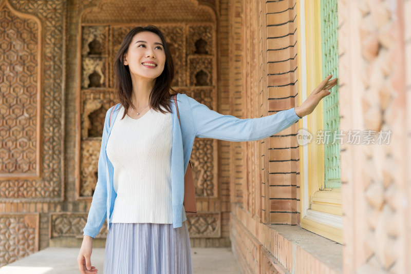 年轻女子旅游