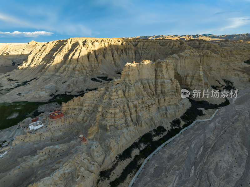 西藏阿里地区古格王朝文化遗迹日落高空航拍