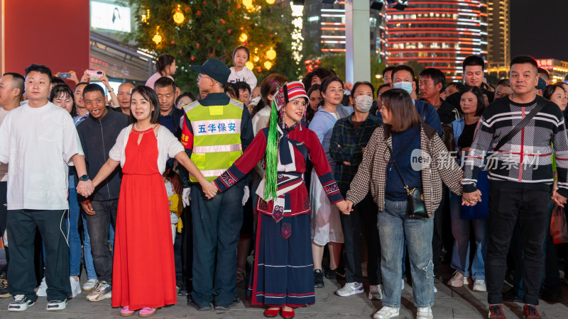 国庆云南昆明南屏步行街的市民与游客众多