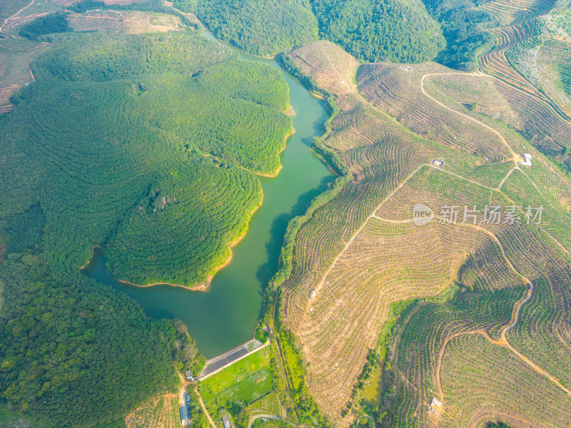 航拍山间水库自然风光