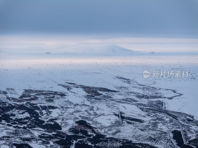 冰岛北极圈火山群间歇泉冬季温泉景观航拍