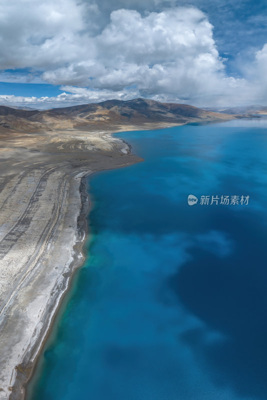 西藏日喀则佩古措蓝色湖泊大环线高空航拍