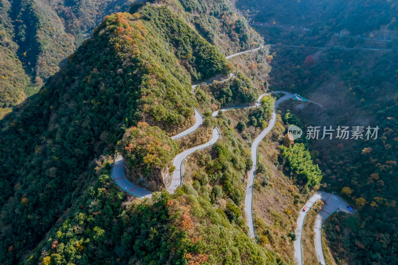 深秋的皖南川藏线六道拐风光