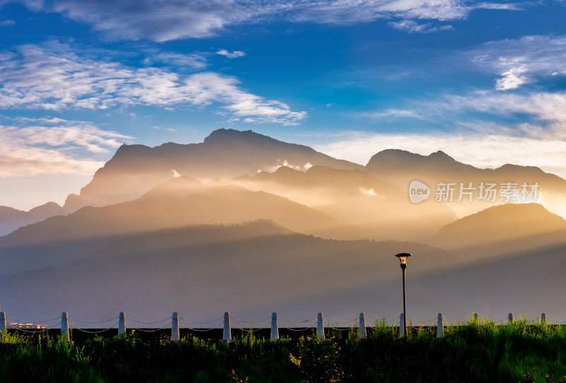 峨眉山峨秀湖夕阳落日余晖