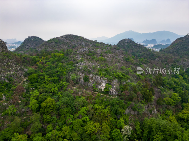 广西桂林西湖公园奇山山石航拍图