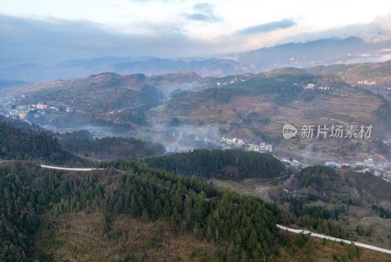 重庆酉阳：晨曦中的村庄