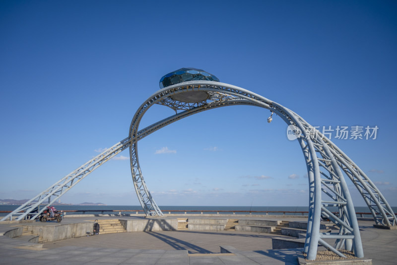 烟台城市开发区天马栈桥广场海边建筑风光