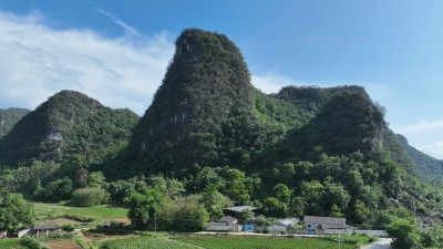 航拍突兀奇峰壮丽山峰房子农村小屋风光