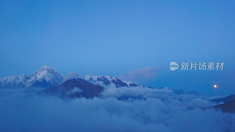 四川贡嘎雪山云海