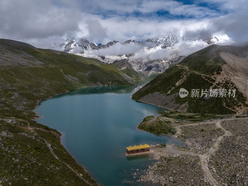 西藏山南洛扎秘境库拉岗日白马林措航拍