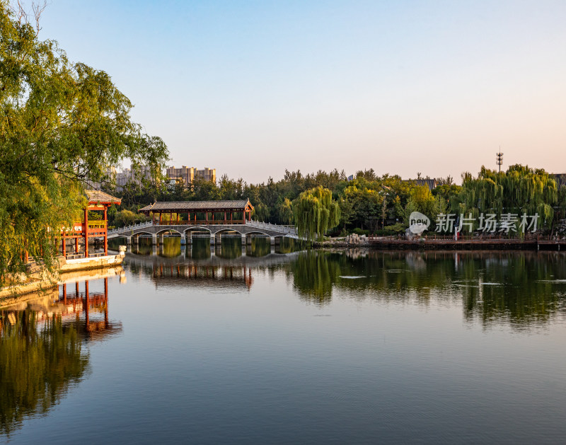 山东德州董子园风景区黄昏景点景观