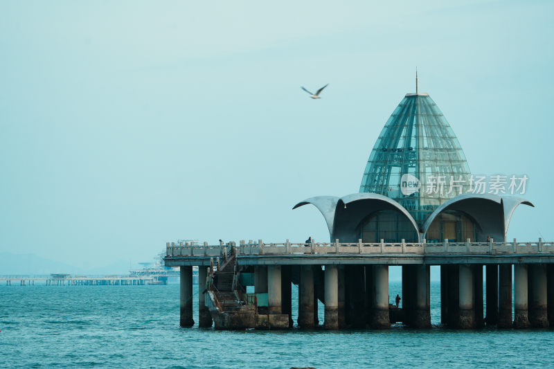 海上特色玻璃顶建筑景观