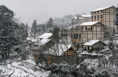 重庆酉阳：千氹田边飞白雪