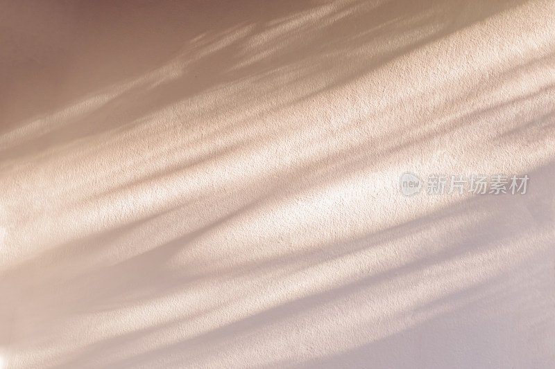 墙面上的光影纹理
