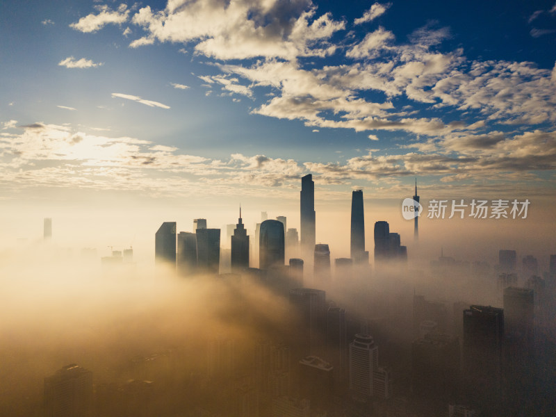 广州珠江新城日出平流雾云海