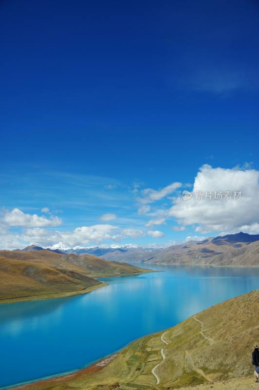 西藏圣湖羊卓雍错山水自然风景