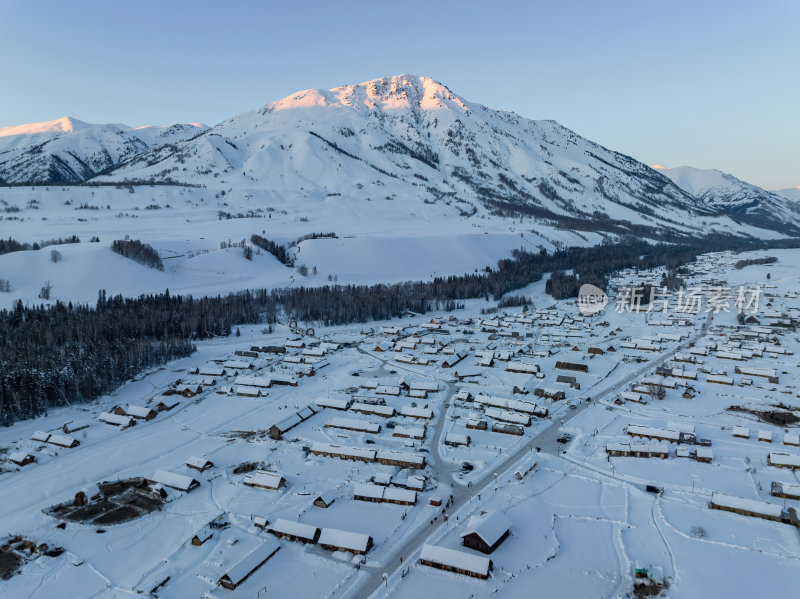 新疆北疆阿勒泰禾木冬季雪景童话世界航拍