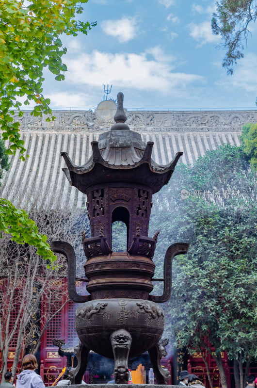 河南洛阳白马寺初秋时节香火旺盛