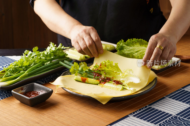 中国东北特色美食干豆腐蔬菜卷