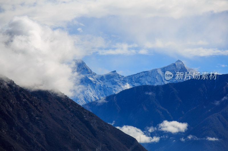 中国西藏林芝雅鲁藏布江苯日神山旅游区