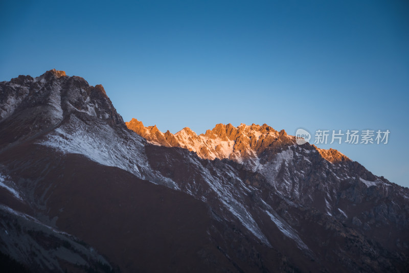 雪山日出日照金山自然风景