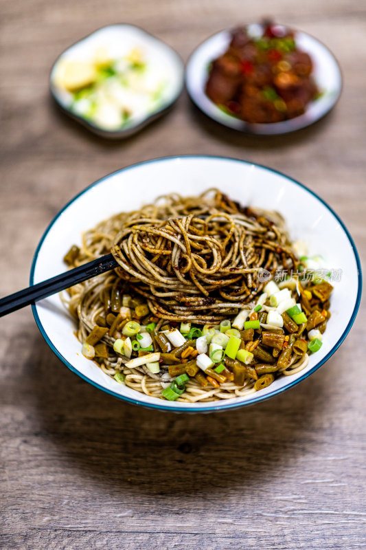 一份武汉热干面美食