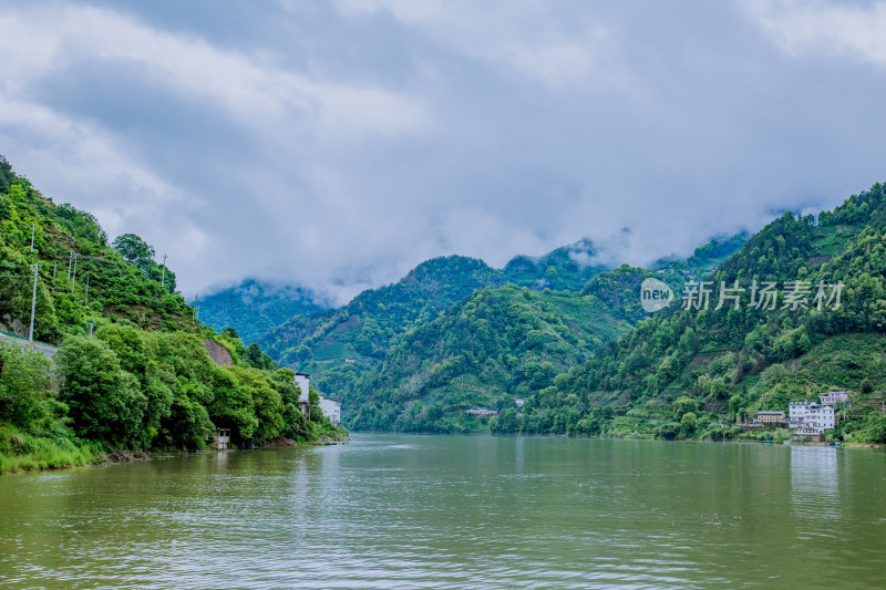 春日的新安江山水画廊风光