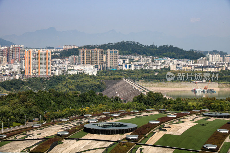 远眺三峡大坝坝上第一县湖北秭归新县城