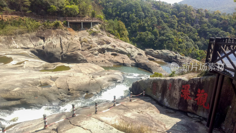 山间河流岩石景观