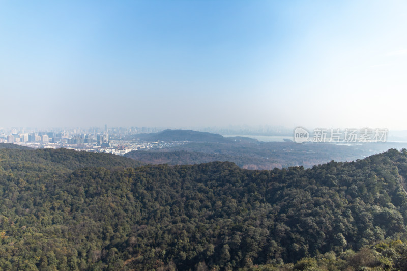 杭州北高峰远眺连绵山脉全景