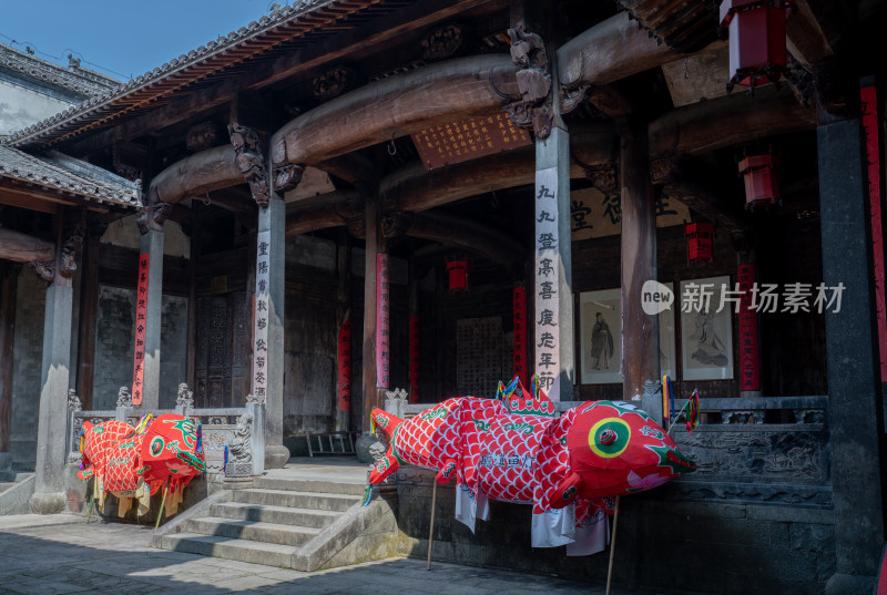 北岸吴氏宗祠古建前的传统鱼形装饰