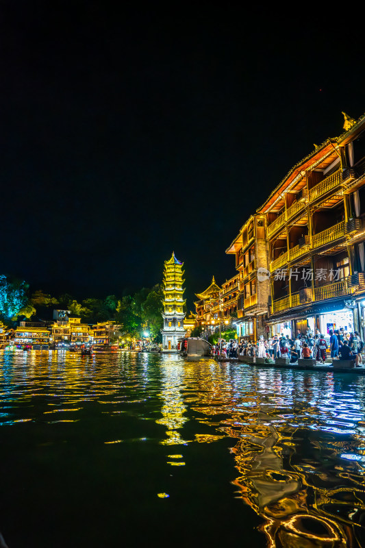 中国湖南湘西凤凰古城夜景