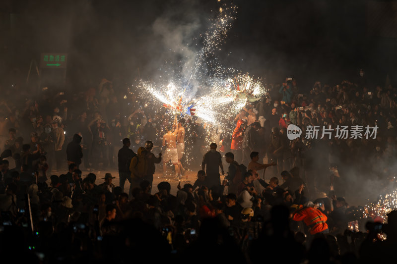 广东梅州中国非遗顺丰火龙狂舞夜焰火龙腾