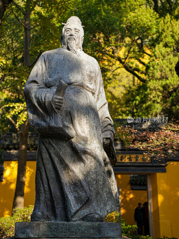 苏州天平山范仲淹雕像