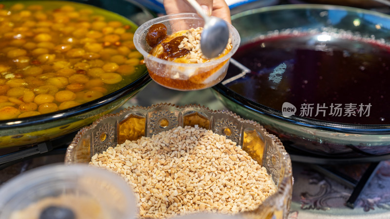 中国新疆国际大巴扎美食街的美食特写