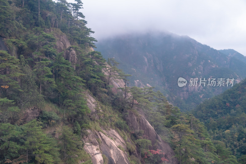 云雾下，安徽黄山风景区风光