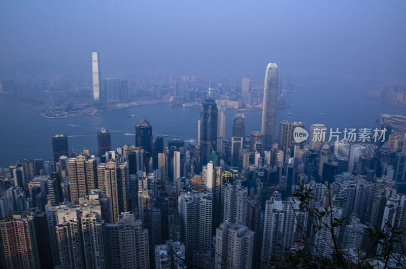 香港太平山顶看维港滨海摩天大楼建筑群