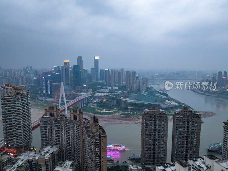 重庆朝天门来福士办公楼商场日落夜景航拍