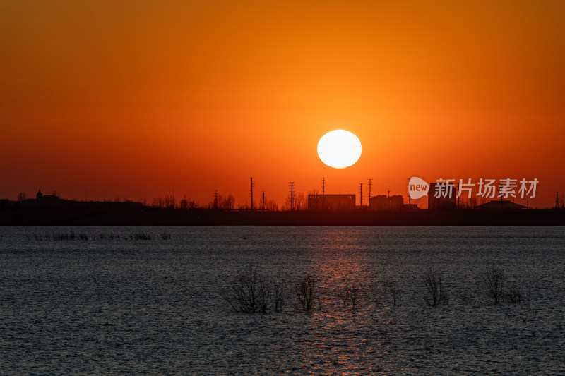 山东济宁邹城孟子湖湖面日落景观