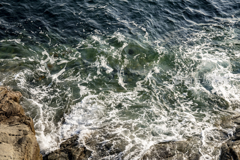 大海海浪礁石沙滩