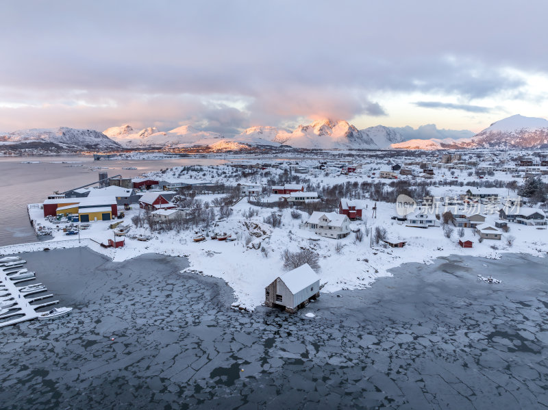 挪威罗弗敦群岛北极圈雷纳冬季雪景高空航拍