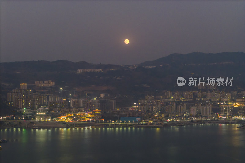 重庆市巫山县江东新城夜景与明月